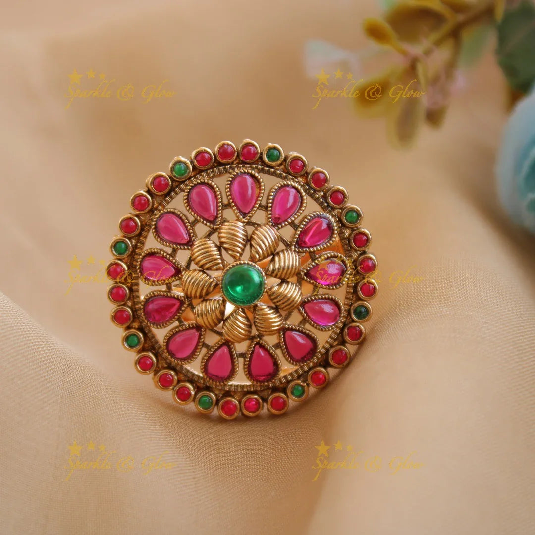 Stunning Floral design finger ring , with kemp stones - Sparkle and Glow