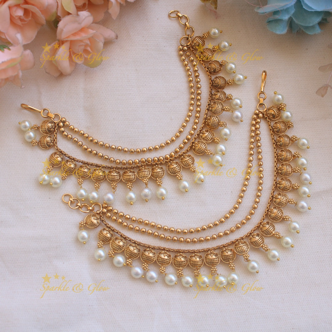 Stunning gold polished earchain with pearls