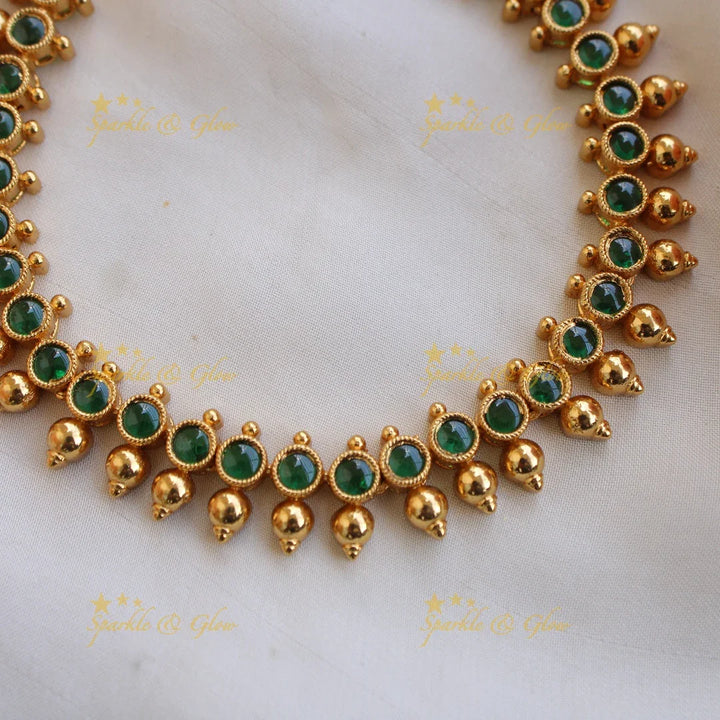 Stunning Emerald and gold beads short necklace - Sparkle and Glow