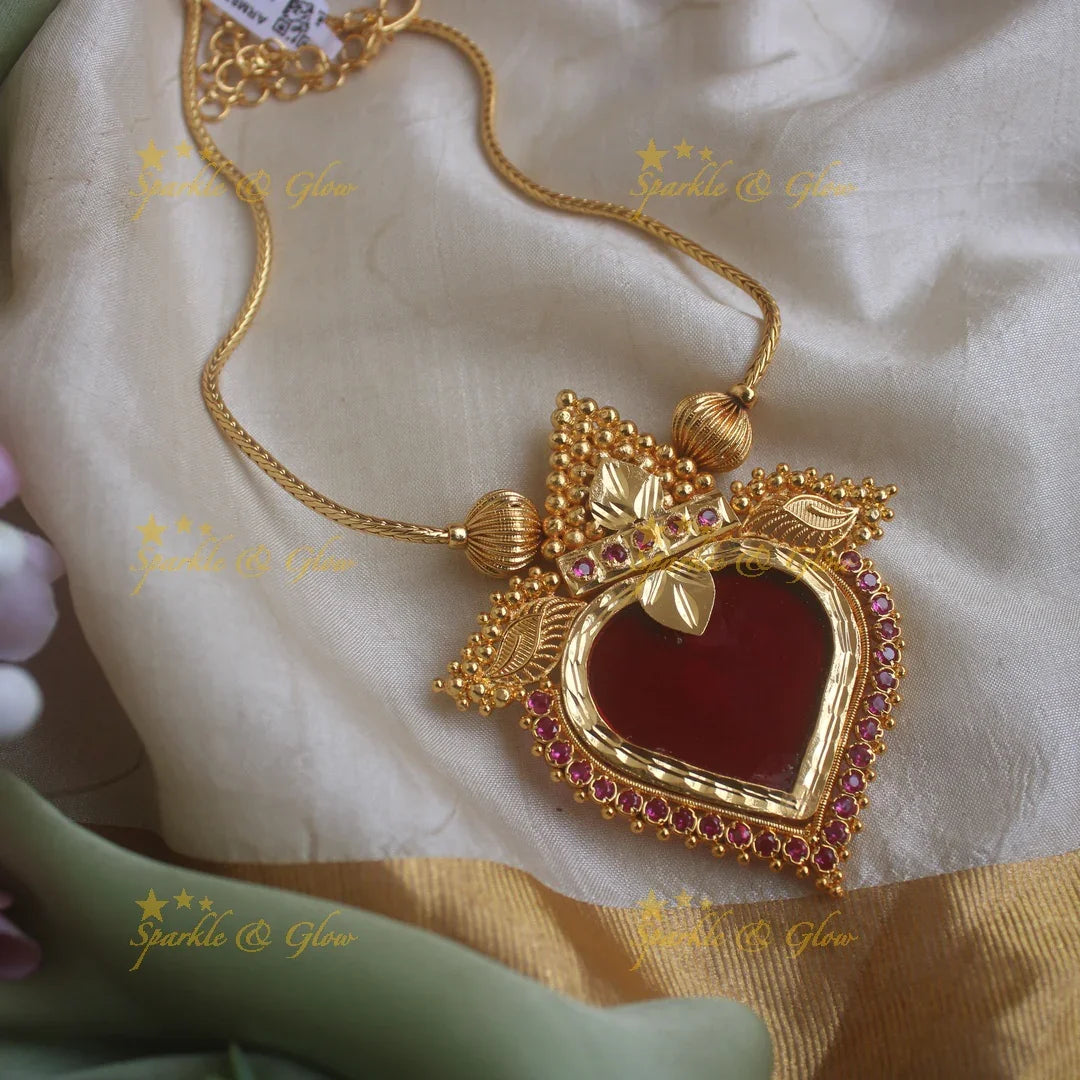 Red Back Thread Elegant Red Heart Leaf Pendant Necklace