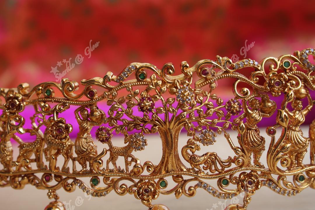 Intricately carved Krishna playing flute In Vrindavana hipbelt - Sparkle and Glow