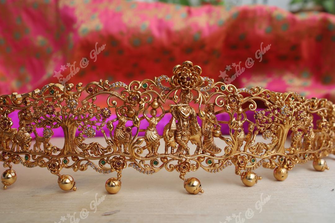 Intricately carved Krishna playing flute In Vrindavana hipbelt - Sparkle and Glow