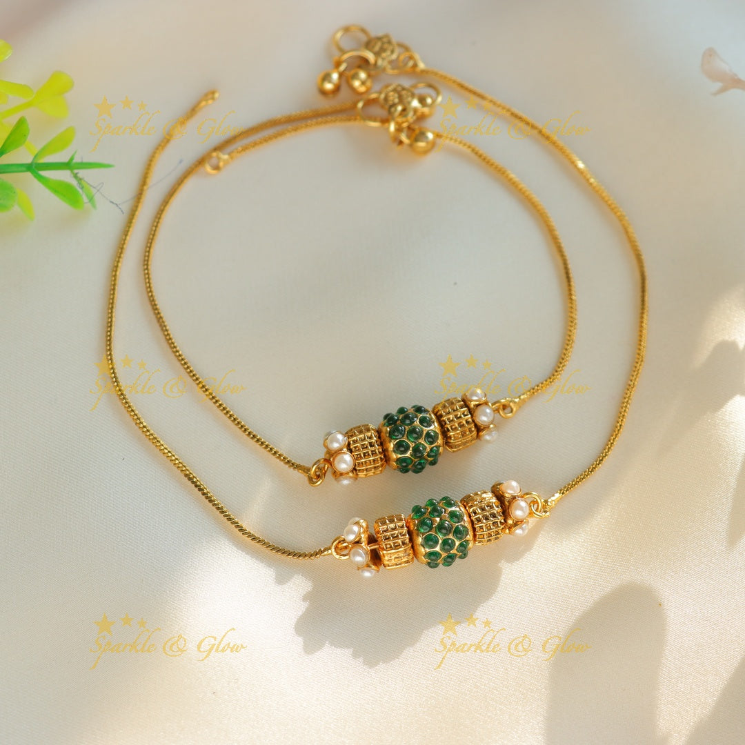 Elegant Emerald Floral Beaded Anklet