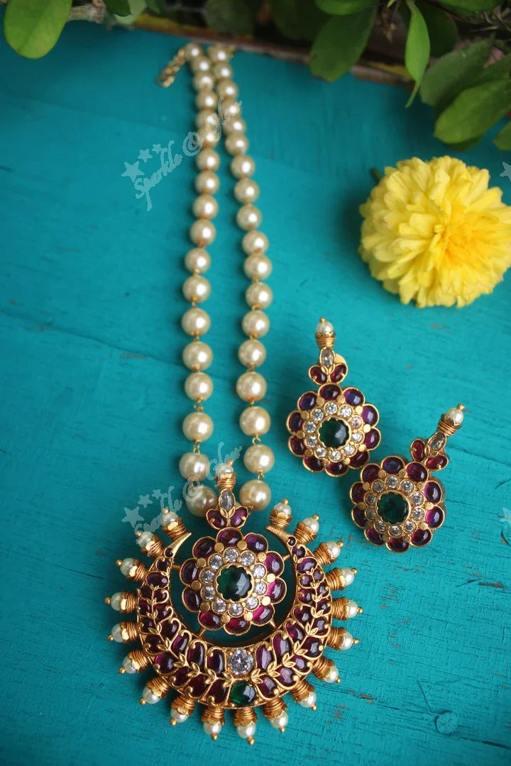 Kemp Stones Pendent Pearl Chain Set - Sparkle and Glow