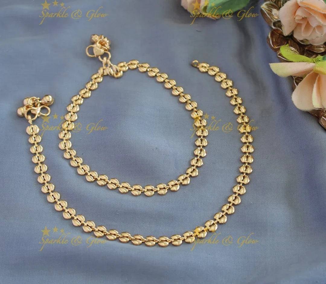 Elegant Gold-Like Leaf Design Anklet