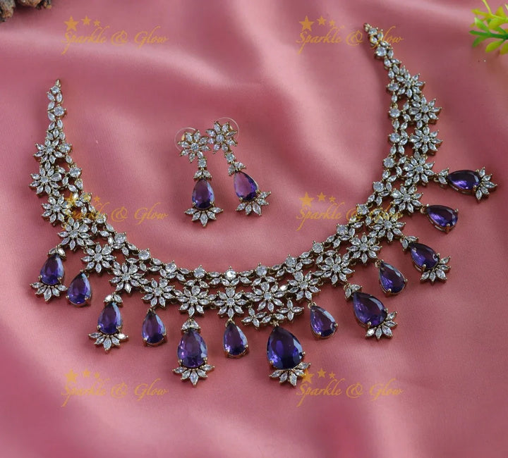 Sparkling Star Floral Victorian Ad short necklace with waterdrop - Sparkle and Glow