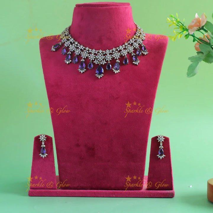 Sparkling Star Floral Victorian Ad short necklace with waterdrop - Sparkle and Glow