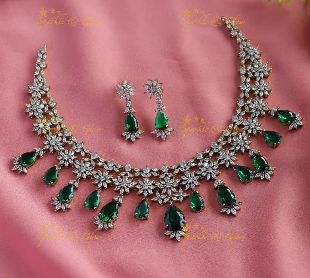 Sparkling Star Floral Victorian Ad short necklace with waterdrop - Sparkle and Glow