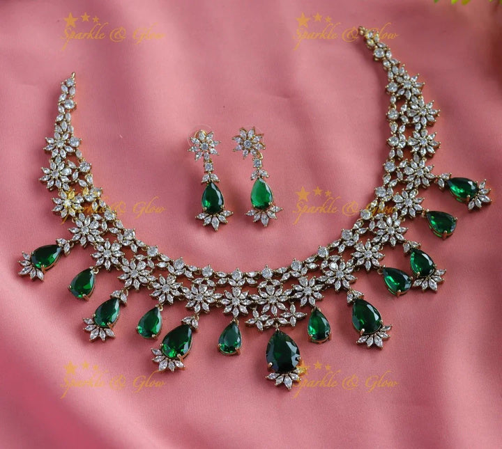 Sparkling Star Floral Victorian Ad short necklace with waterdrop - Sparkle and Glow