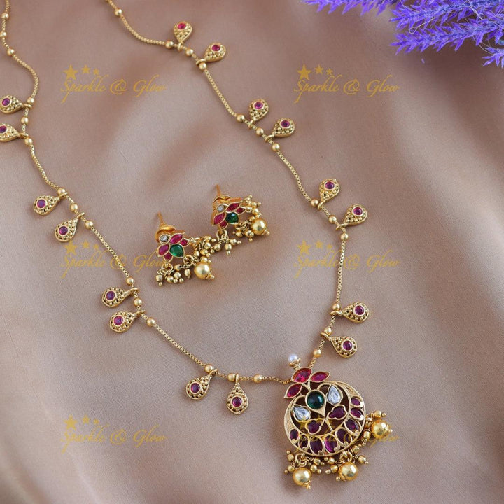 Beautiful Kemp Antique Floral pendant chain with green beads-Coral - Sparkle and Glow