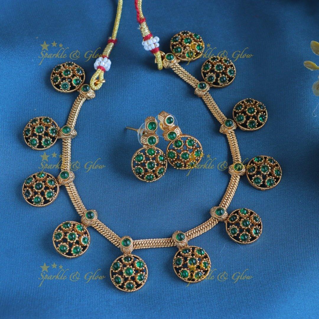 Elegant Emerald Floral short necklace - Sparkle and Glow