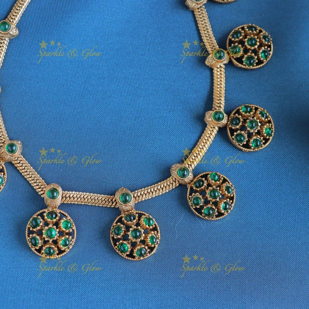 Elegant Emerald Floral short necklace - Sparkle and Glow