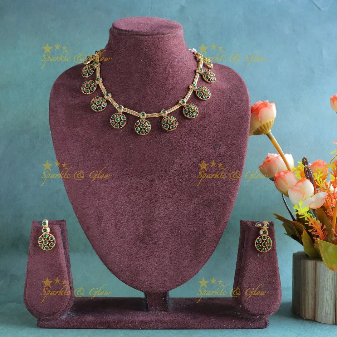 Elegant Emerald Floral short necklace - Sparkle and Glow