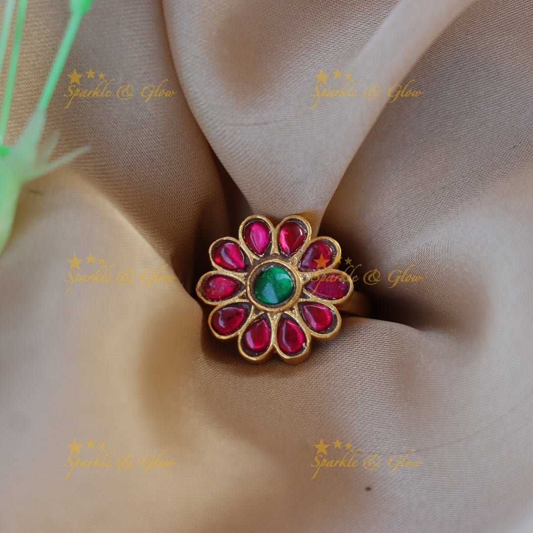 Beautiful floral finger ring - Sparkle and Glow -