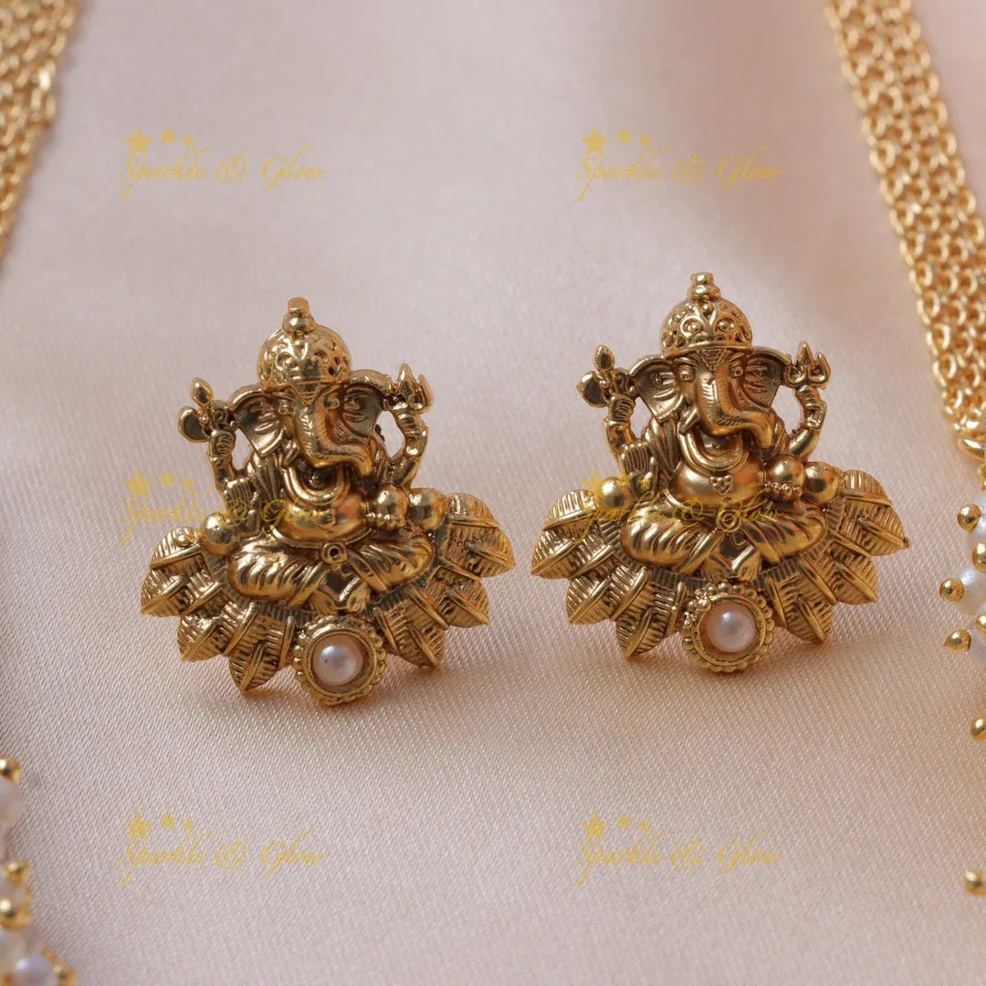 Gracious Idol Ganesha pendant carved pearl cluster short necklace - Sparkle and Glow