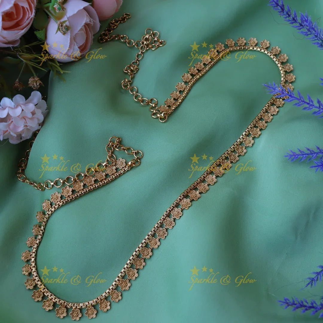 Stunning floral gold alike hip chain - Sparkle and Glow