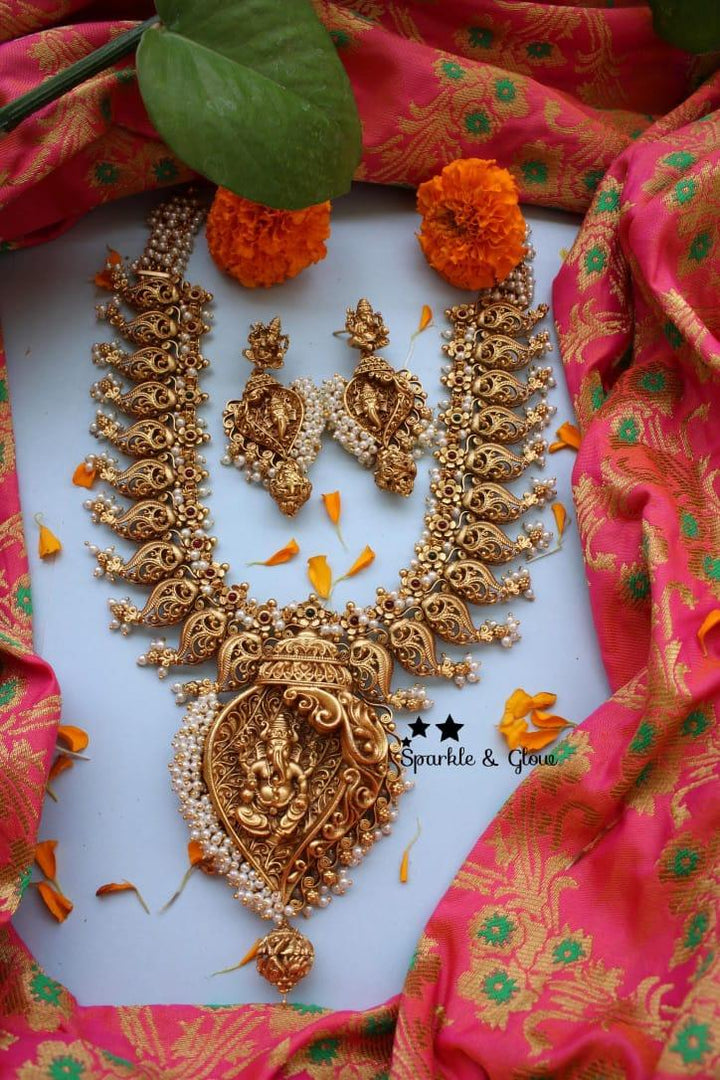 Gold alike polished ganesha long necklace - Pearl Green - Sparkle and Glow
