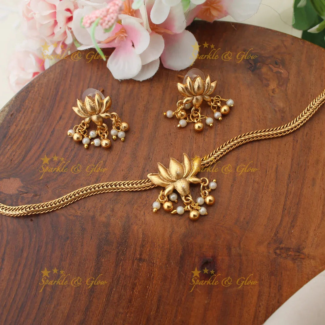 Antique Gold-Like Lotus & Pearl Short Necklace