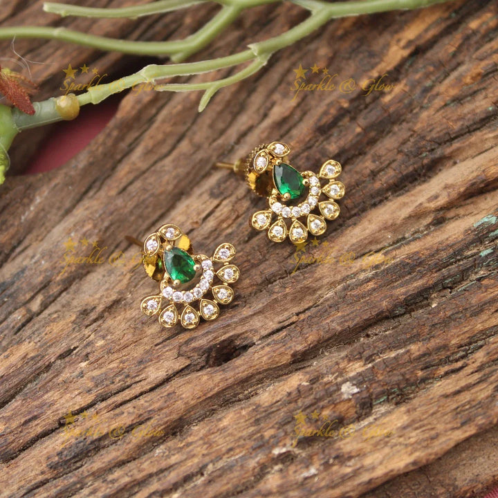 Emegant Emerald Princess cut design American diamond short necklace