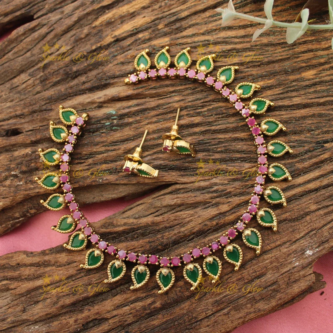 Elegant Emerald Mango carved Short necklace