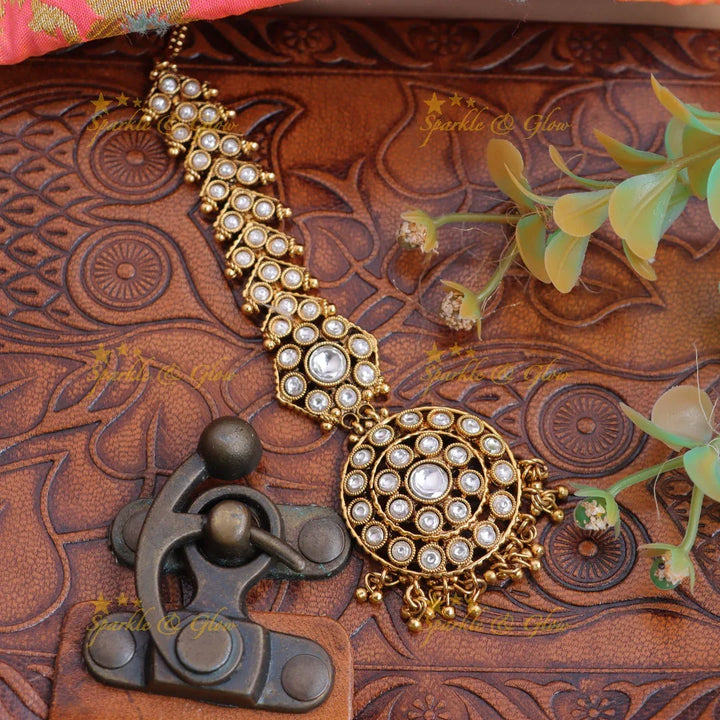 Elegant Kemp Kundan Maangtikka with Gold beads