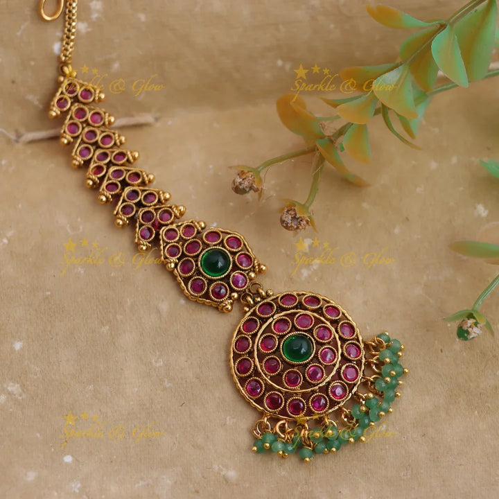 Elegant Kemp Kundan Maangtikka with Gold beads