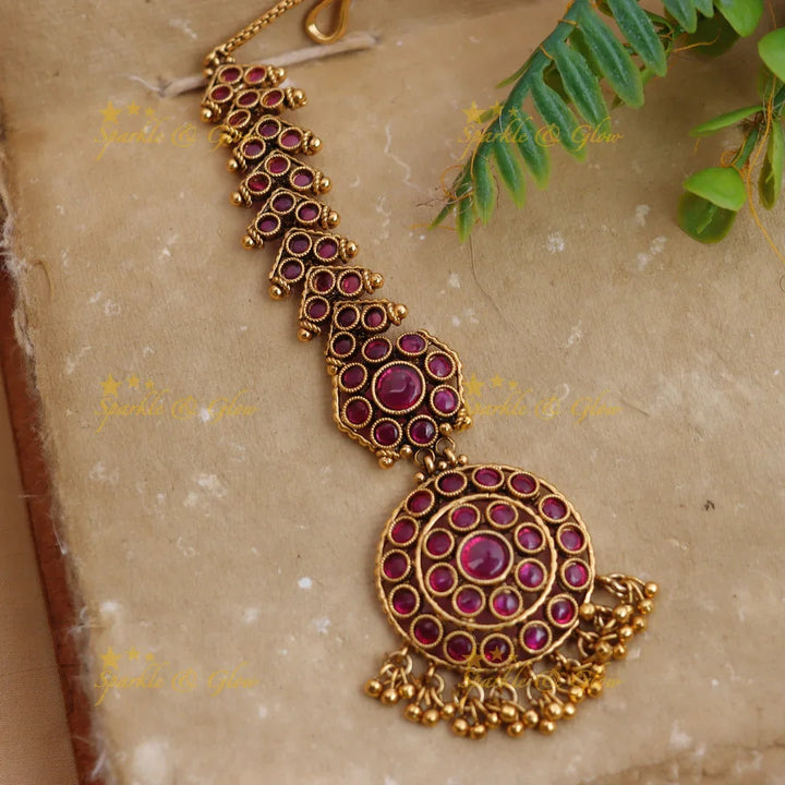 Elegant Kemp Kundan Maangtikka with Gold beads