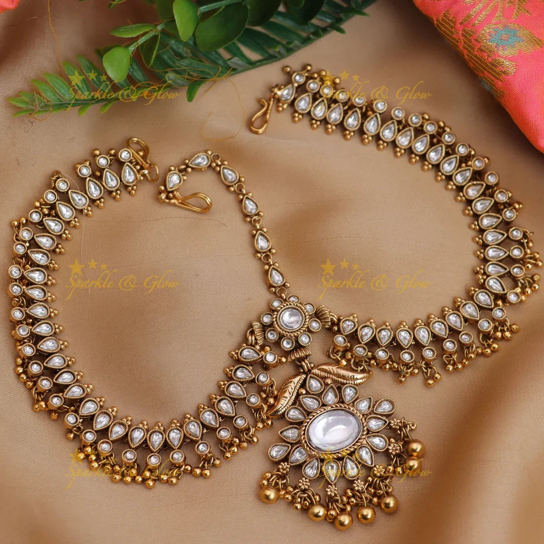 Royal Kundan Maang Tikka with Teardrop Stones & Gold Beads