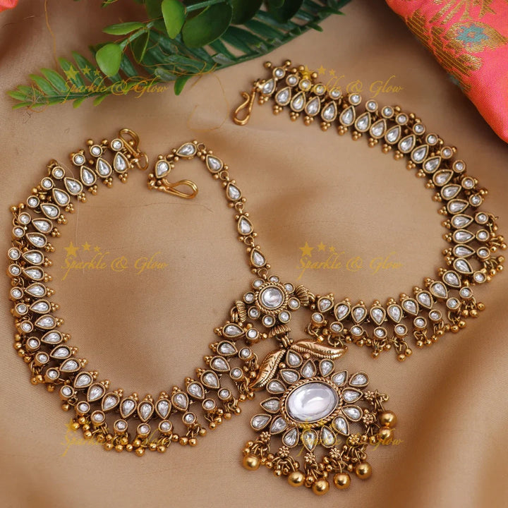 Royal Kundan Maang Tikka with Teardrop Stones & Gold Beads