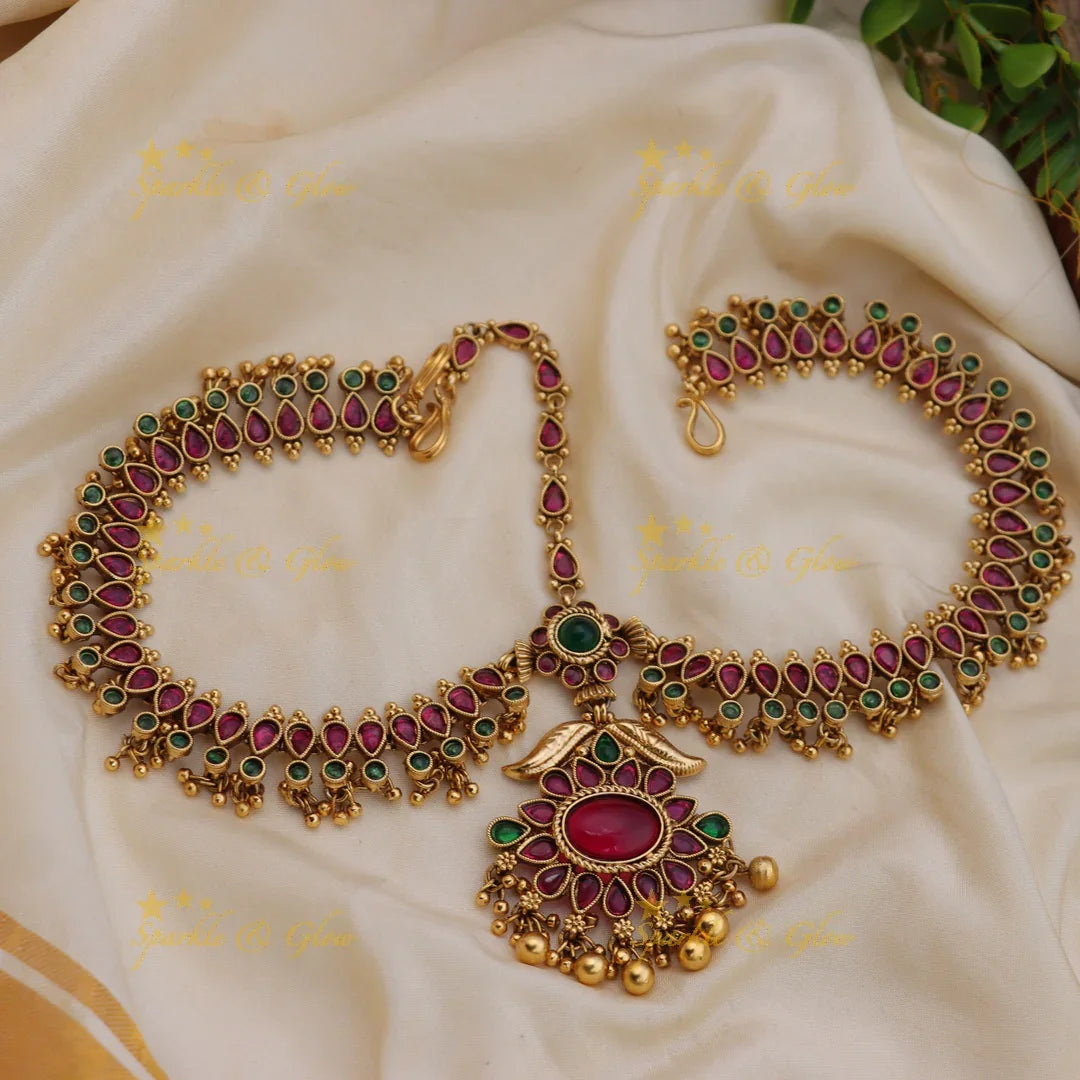 Royal Kundan Maang Tikka with Teardrop Stones & Gold Beads