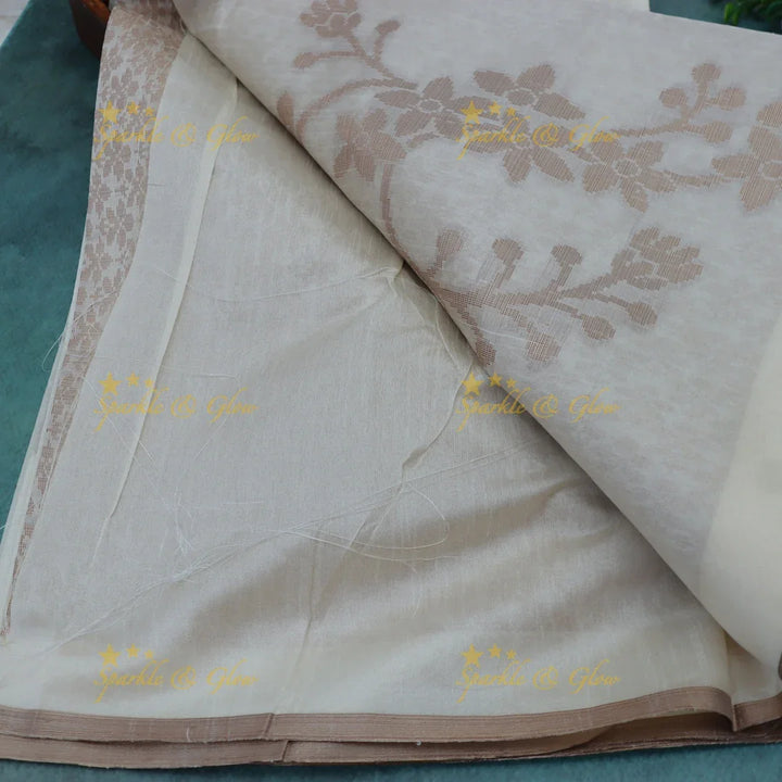 Elegant Kasavu Saree with Silver Accents & Jewellery