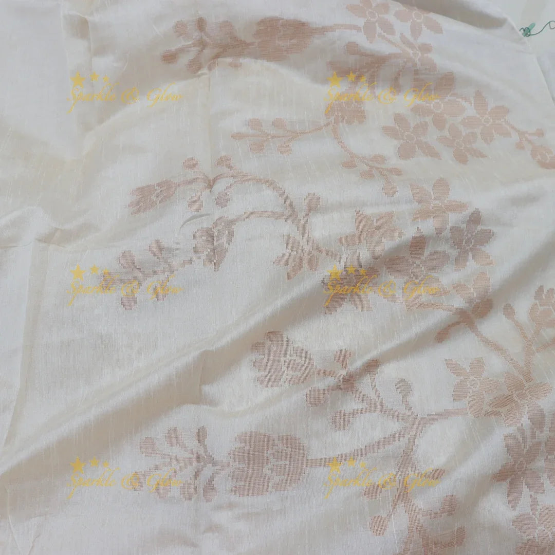 Elegant Kasavu Saree with Silver Accents & Jewellery