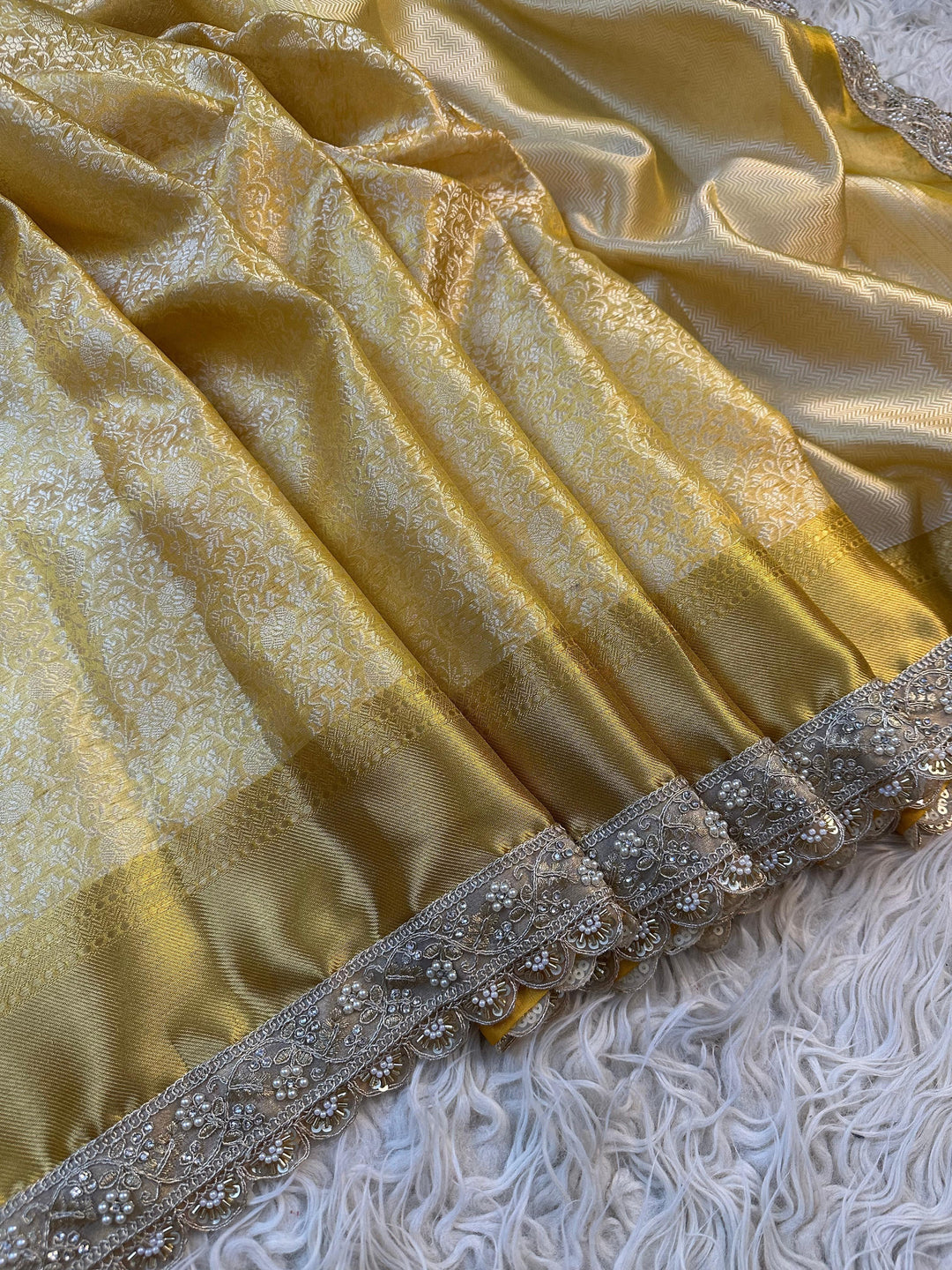 Luxurious Zari Kanjivaram Saree with Glittering Finish