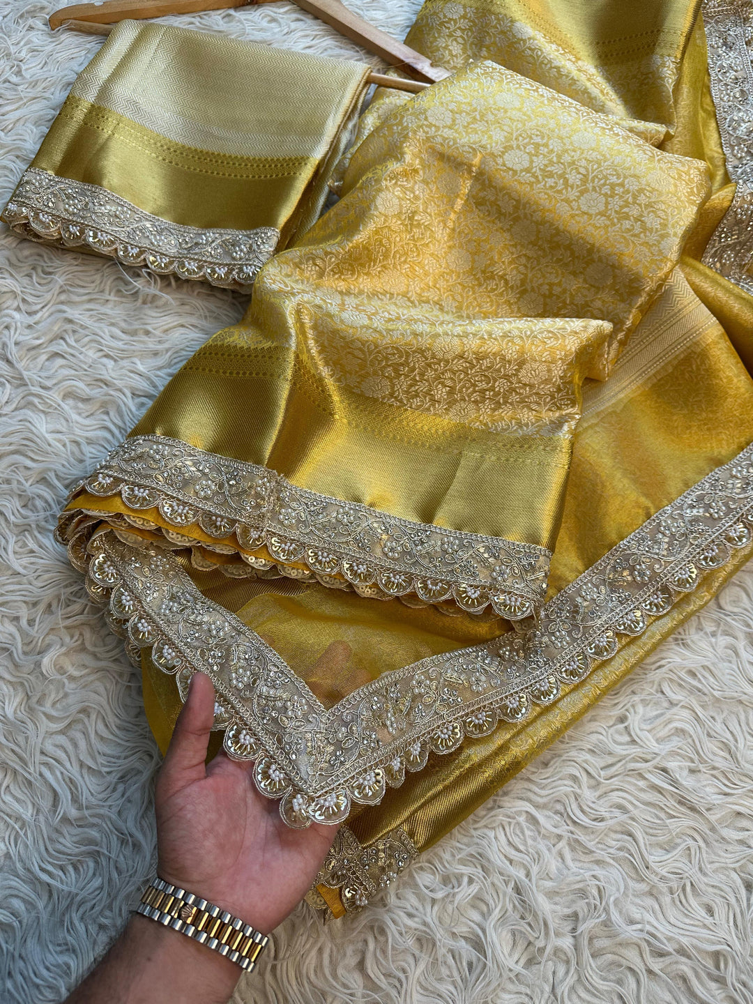 Luxurious Zari Kanjivaram Saree with Glittering Finish