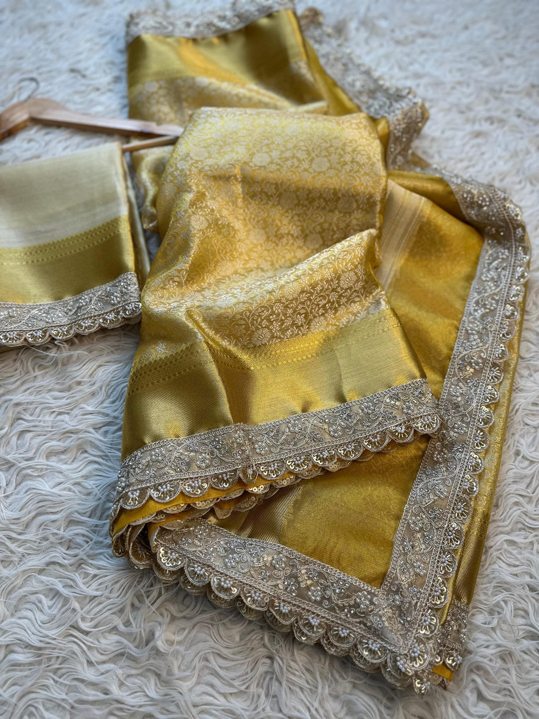 Luxurious Zari Kanjivaram Saree with Glittering Finish