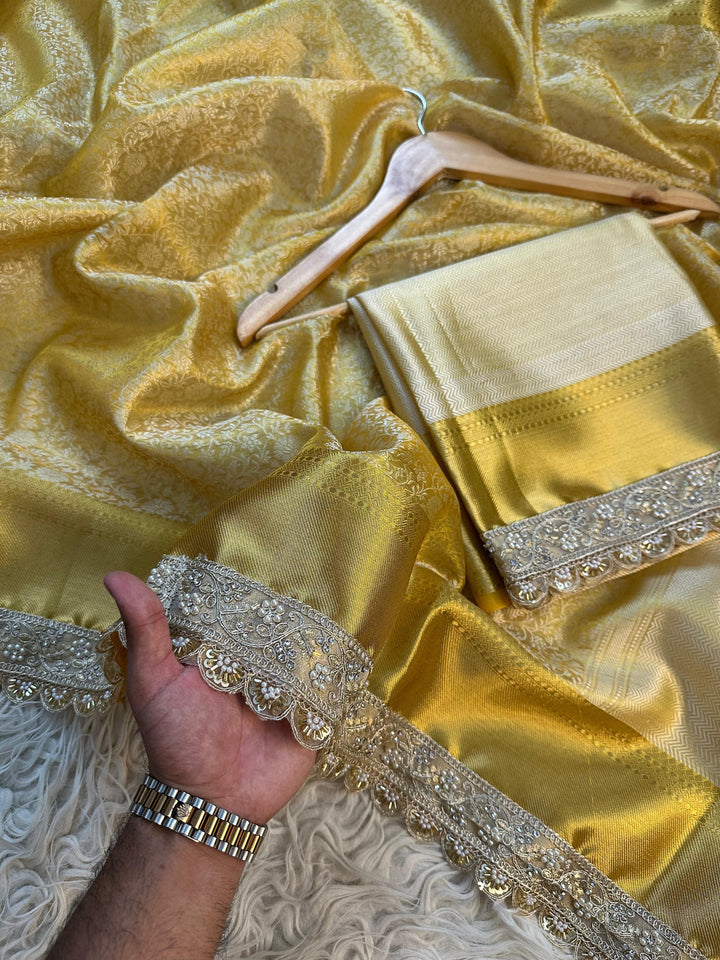 Luxurious Zari Kanjivaram Saree with Glittering Finish