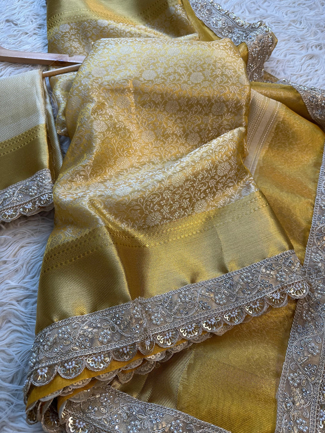 Luxurious Zari Kanjivaram Saree with Glittering Finish