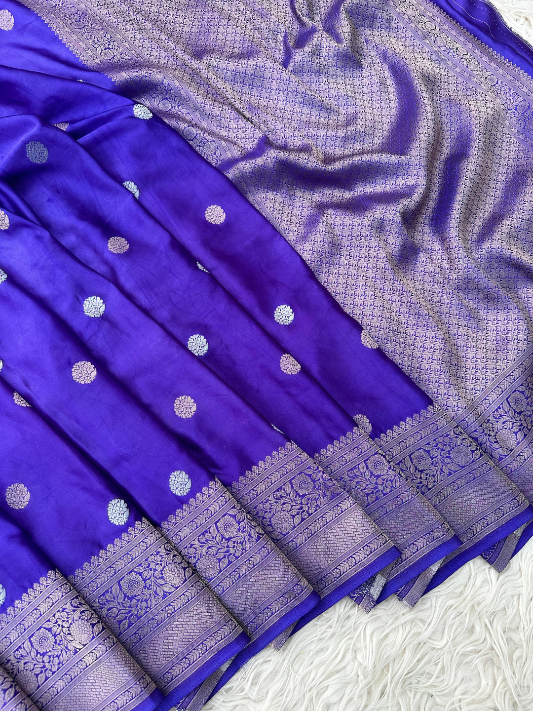 Elegant Banarasi Silk Saree with Exquisite Zari Work