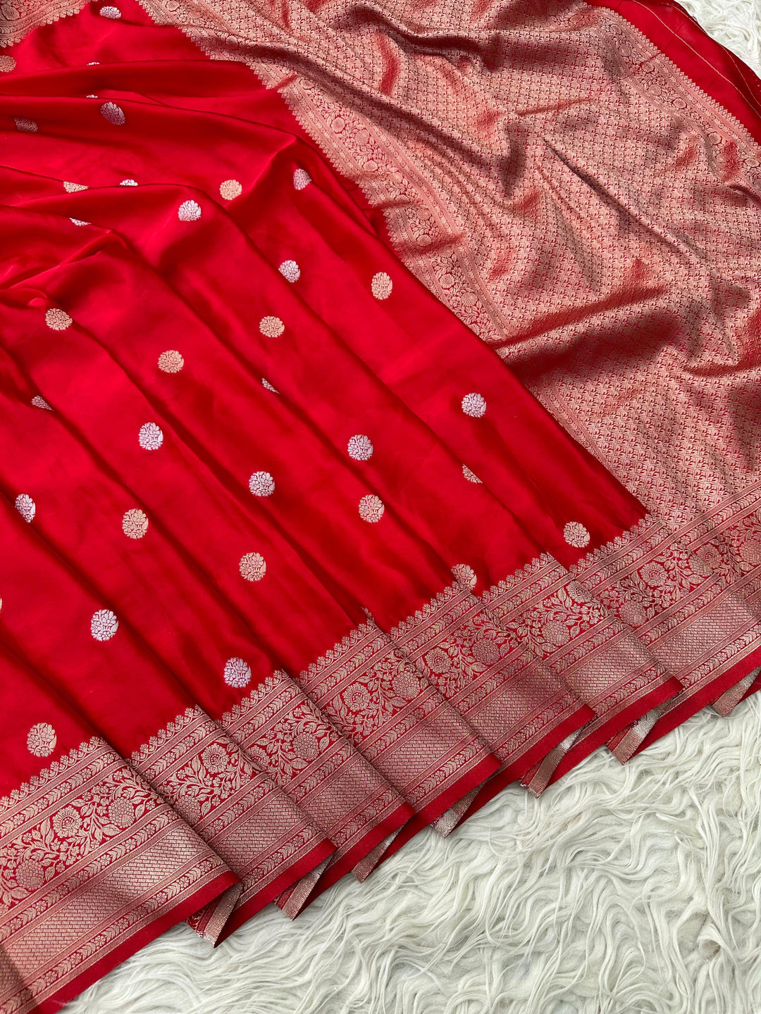 Elegant Banarasi Silk Saree with Exquisite Zari Work
