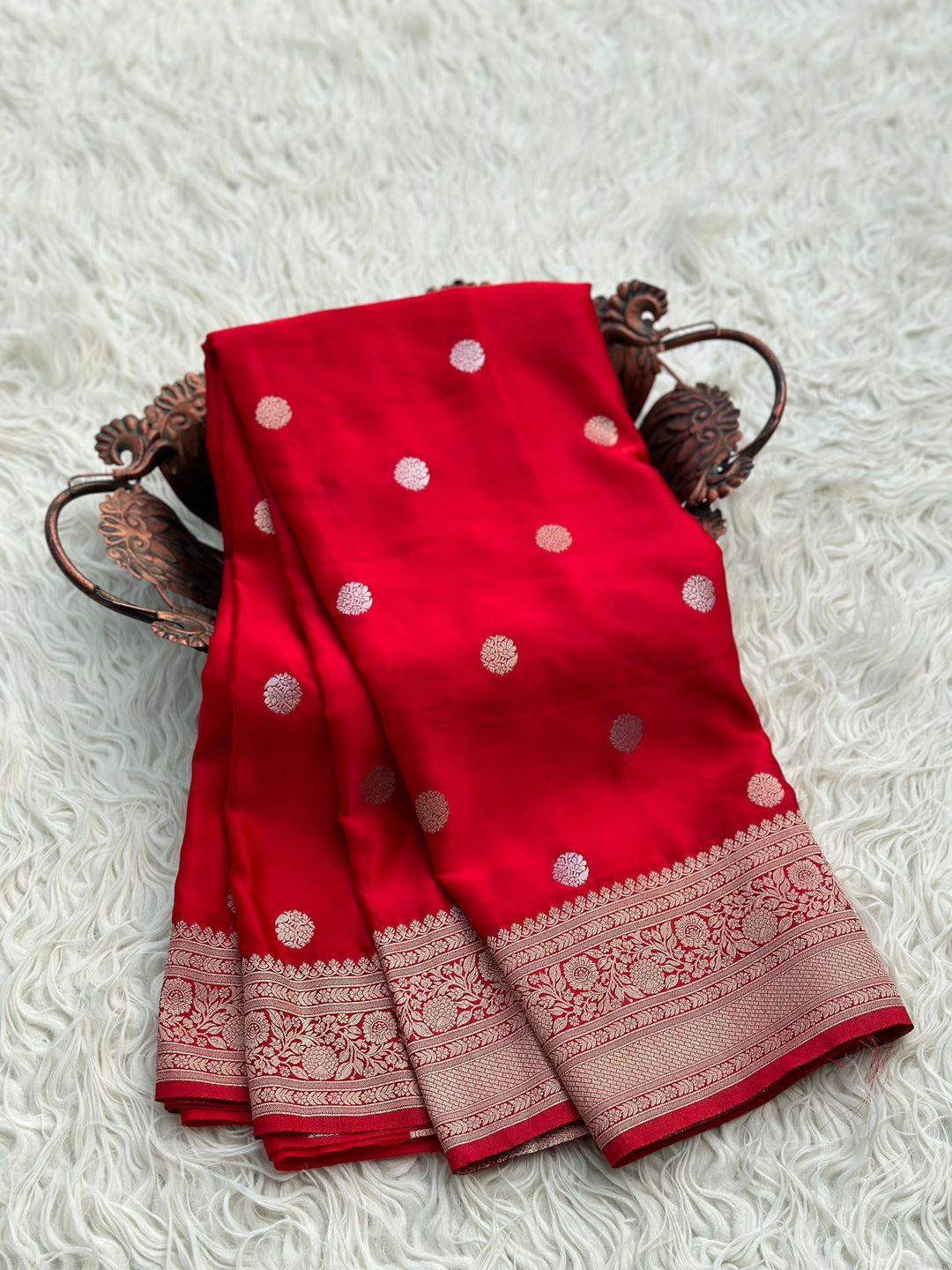 Elegant Banarasi Silk Saree with Exquisite Zari Work