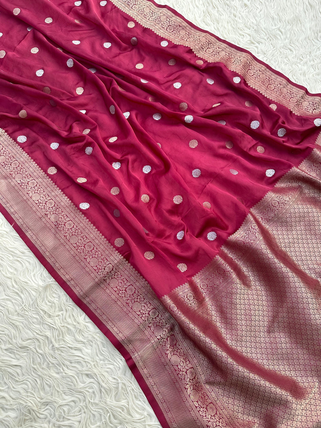 Elegant Banarasi Silk Saree with Exquisite Zari Work