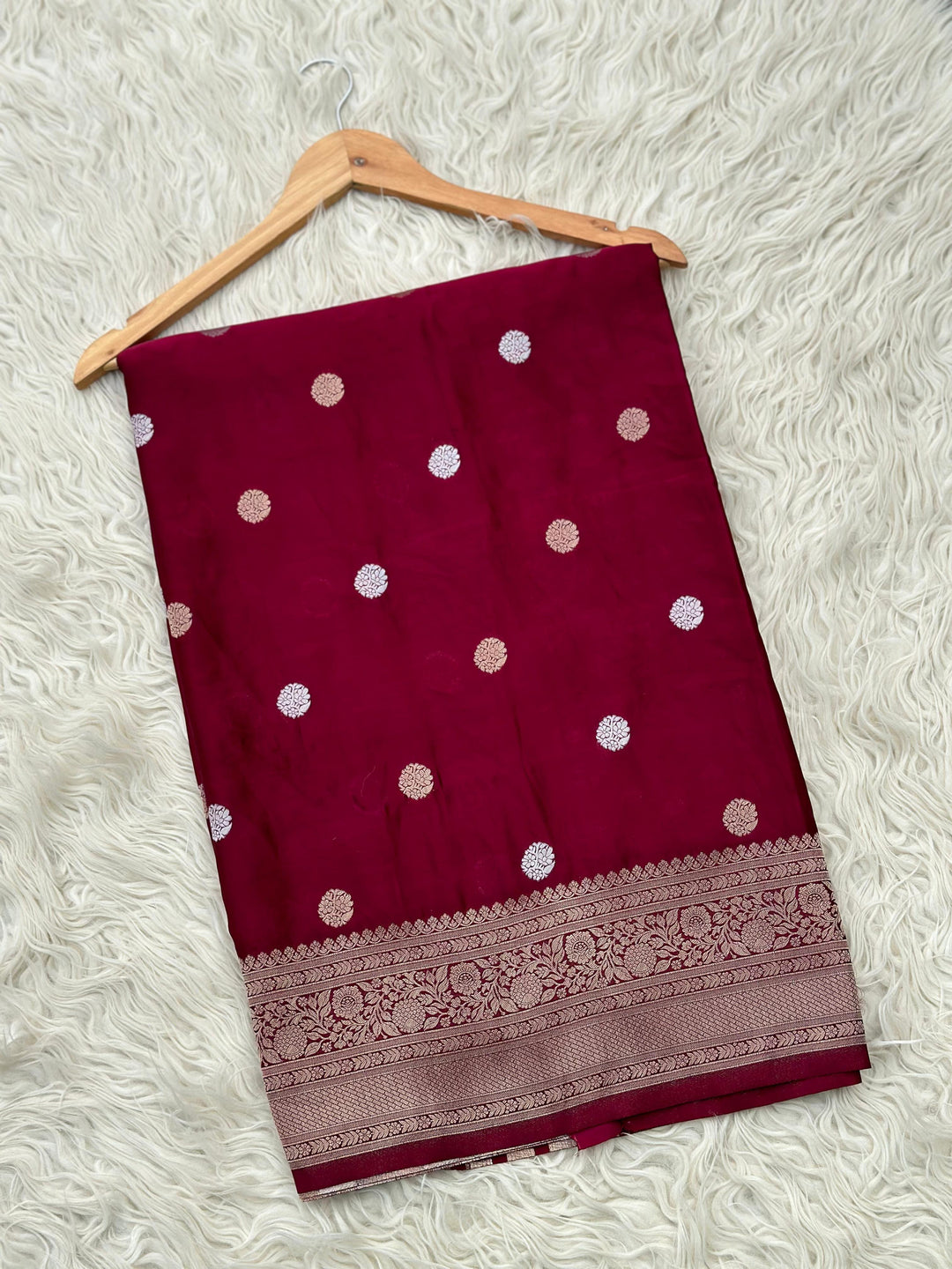 Elegant Banarasi Silk Saree with Exquisite Zari Work