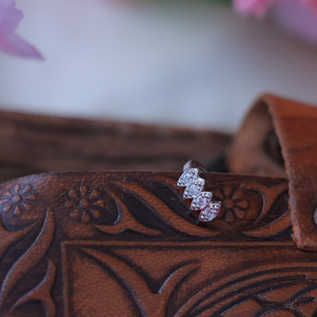 Exquisite Gold Oval Stone Nosepin - Elegant & Timeless