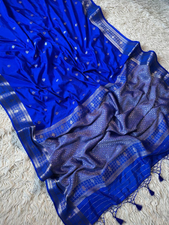 Luxurious Banarasi Silk Saree with Intricate Designs