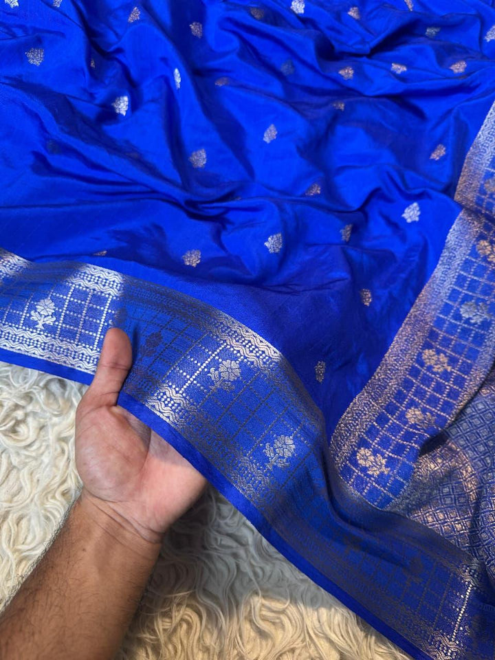 Luxurious Banarasi Silk Saree with Intricate Designs