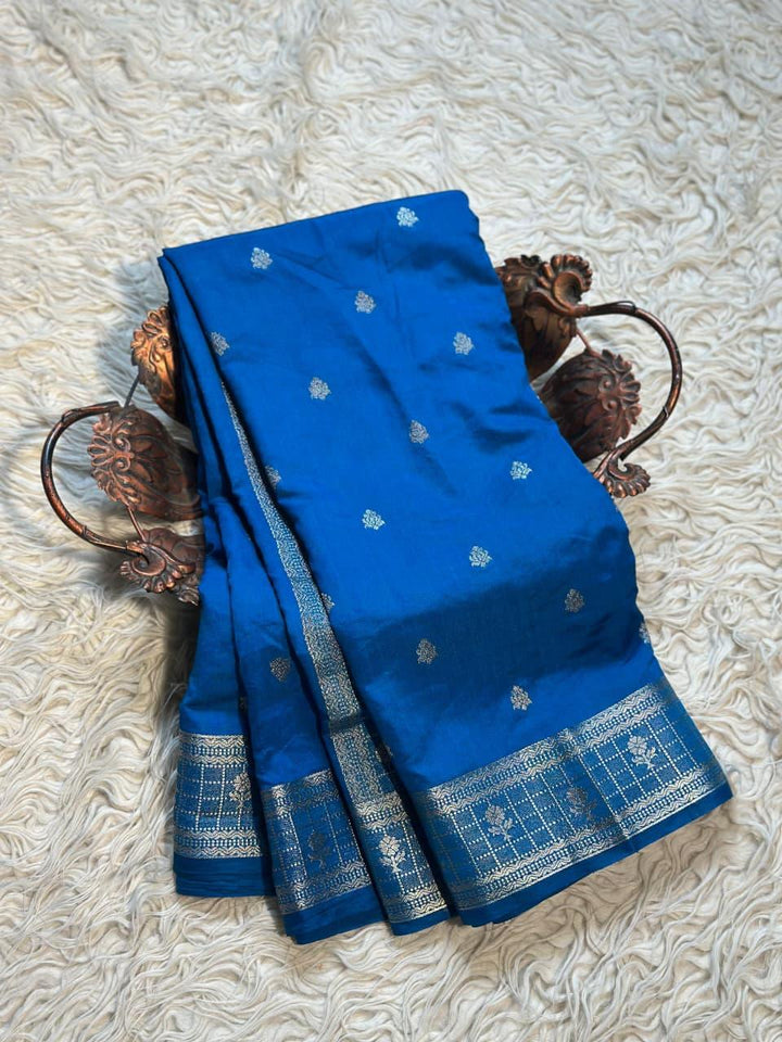 Luxurious Banarasi Silk Saree with Intricate Designs