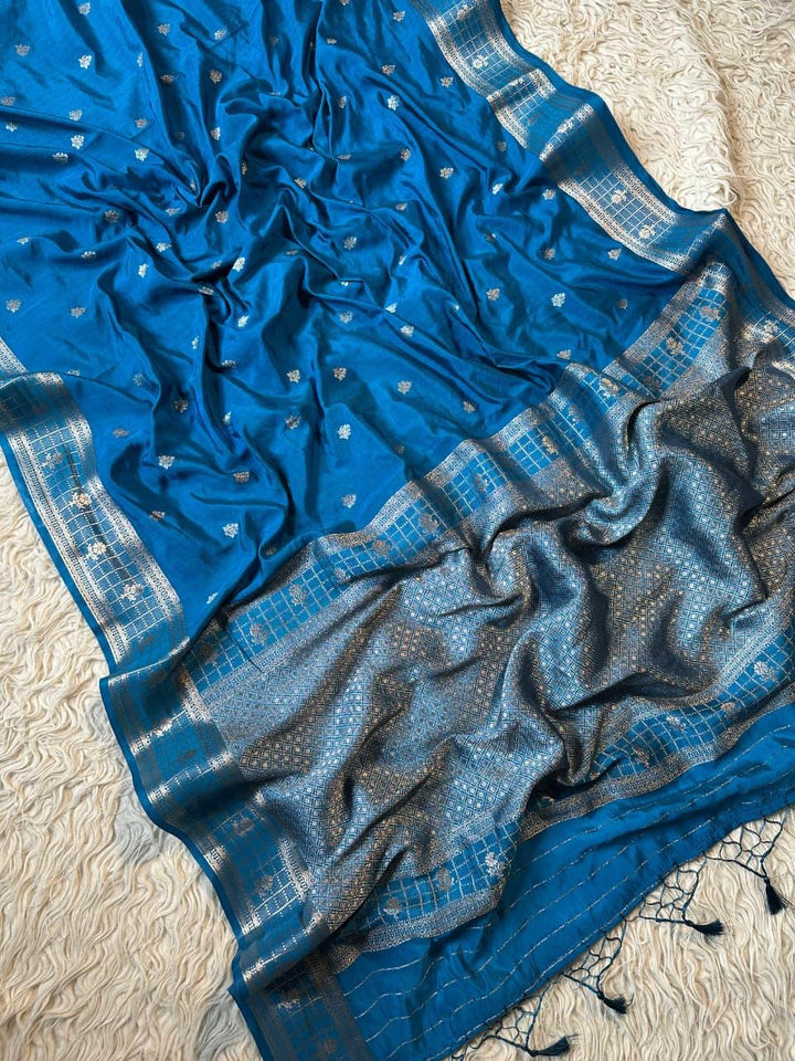 Luxurious Banarasi Silk Saree with Intricate Designs