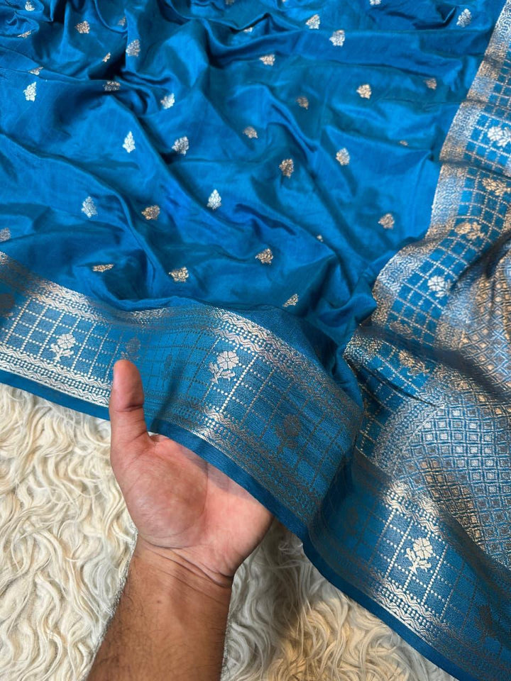 Luxurious Banarasi Silk Saree with Intricate Designs
