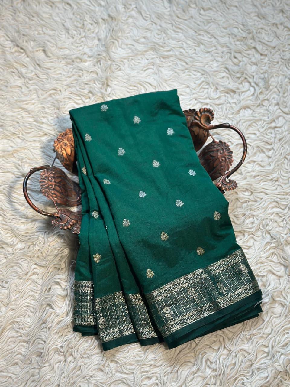 Luxurious Banarasi Silk Saree with Intricate Designs