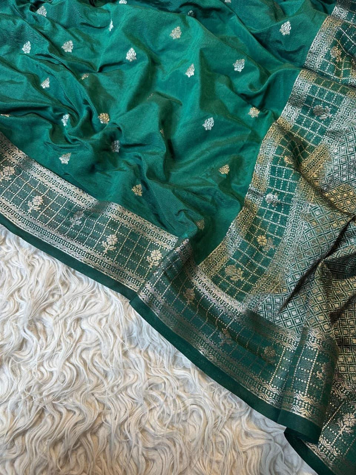 Luxurious Banarasi Silk Saree with Intricate Designs